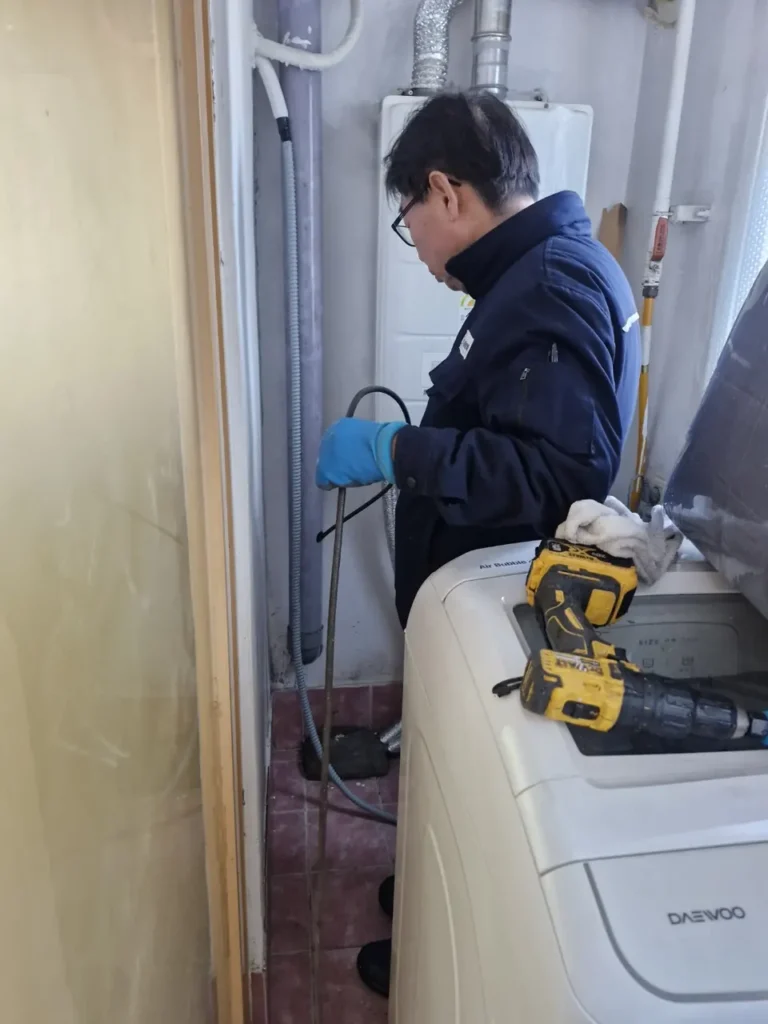 이천시 누수탐지 관련 배관 누수 원인 확인과 탐지 작업 예시
